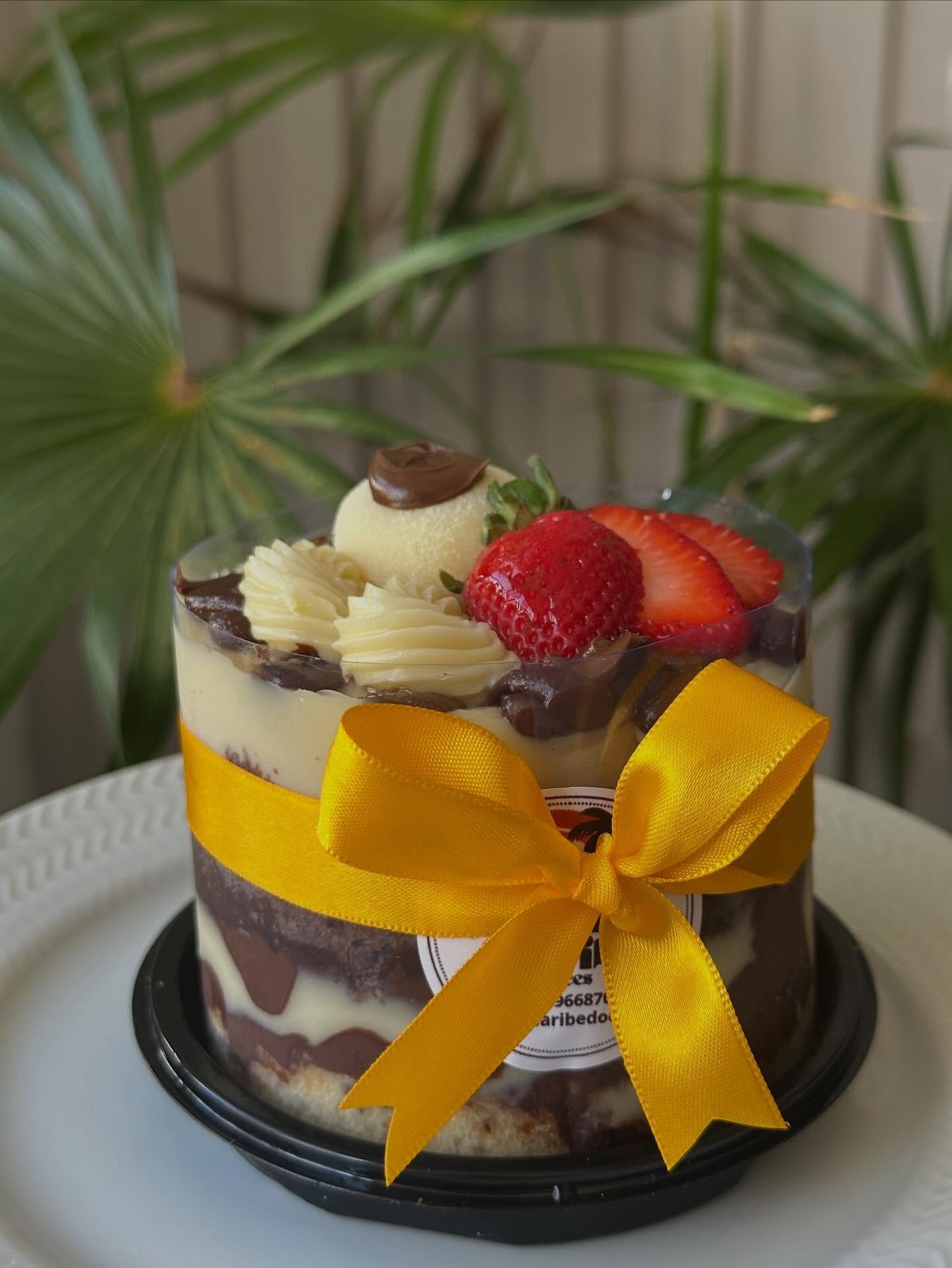 Bolo de Ninho com Nutella, morangos e brigadeiro — 500 g