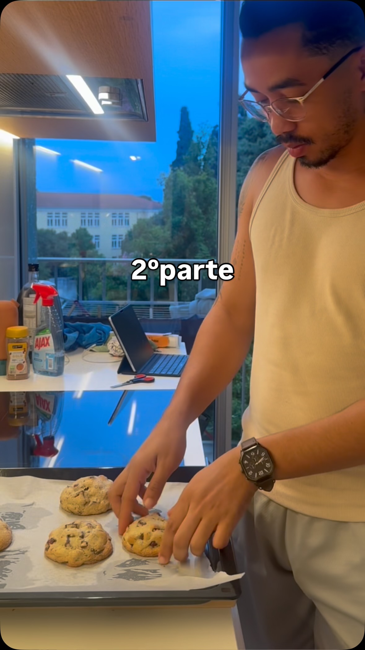 Cookies de chocolate e avelã com brigadeiro